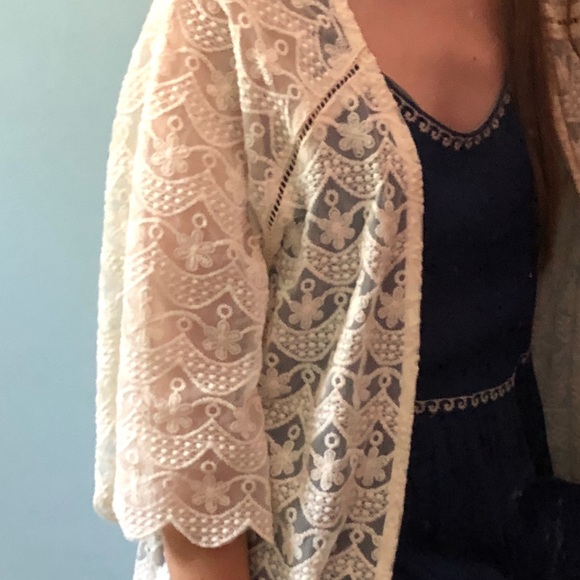 Francesca’s off white lace cardigan with fringe - Picture 6 of 7